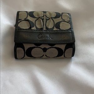 💕🌈💕🌸 Woman’s Coach Signature Wallet